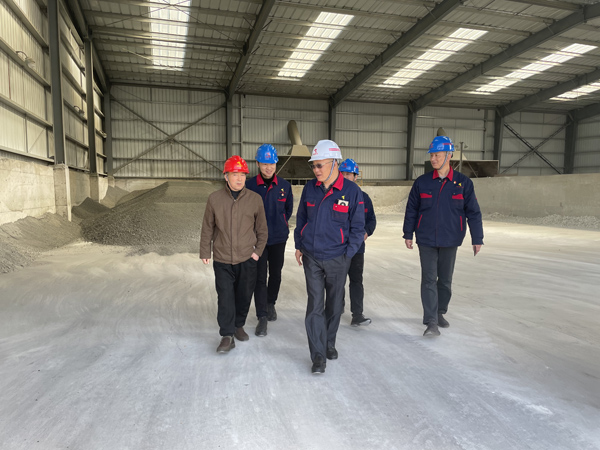 股份公司黨委委員、副總經(jīng)理劉道昆到建材公司調(diào)研