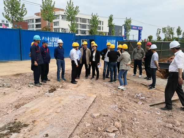 銅官區(qū)副區(qū)長到獅子山項(xiàng)目檢查 銅官區(qū)副區(qū)長到獅子山項(xiàng)目檢查