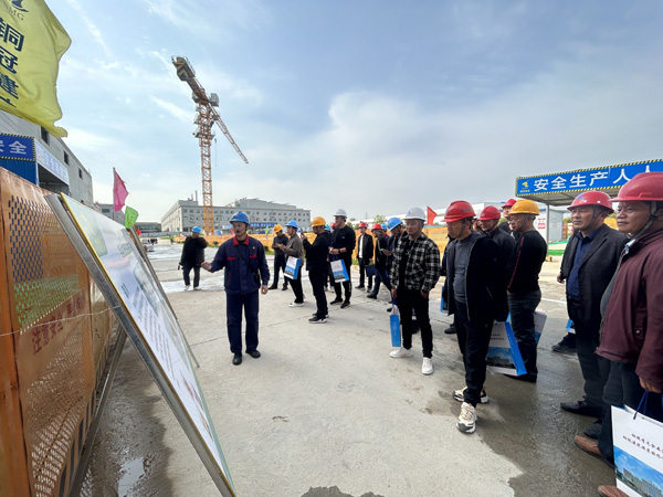 經開區(qū)多家單位觀摩銅箔三期項目 經開區(qū)多家單位觀摩銅箔三期項目