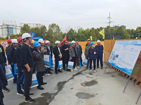 經開區(qū)多家單位觀摩銅箔三期項目 經開區(qū)多家單位觀摩銅箔三期項目