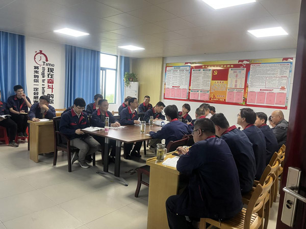 王伍升到建材研究室、建材公司調(diào)研